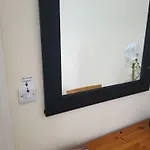 1 Bed Retreat-sleeps 2-secure Parking-garden Διαμέρισμα