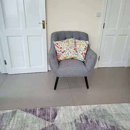 1 Bed Retreat-sleeps 2-secure Parking-garden شقة *