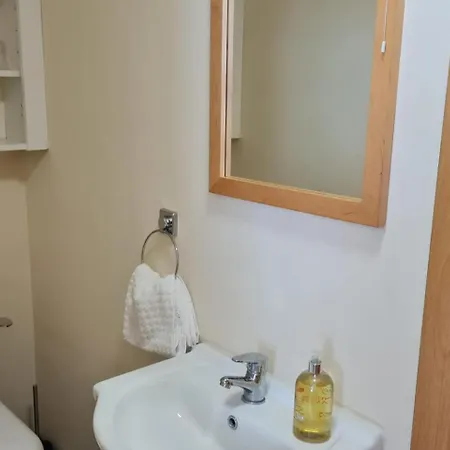 1 Bed Retreat-sleeps 2-secure Parking-garden Apartamento