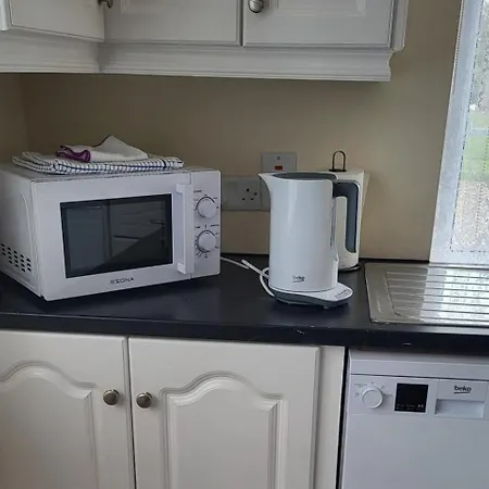 1 Bed Retreat-sleeps 2-secure Parking-garden Appartement