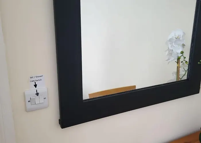 1 Bed Retreat-sleeps 2-secure Parking-garden Apartamento