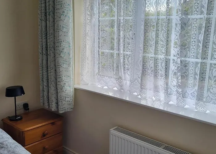 1 Bed Retreat-sleeps 2-secure Parking-garden Ennis